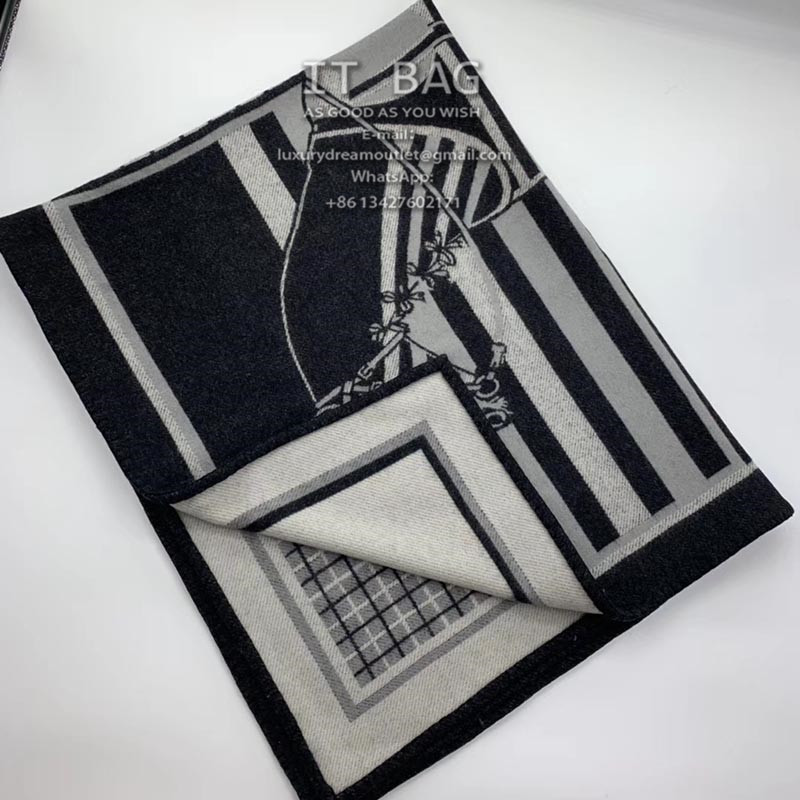 Couvertures Nouvelles plaid black